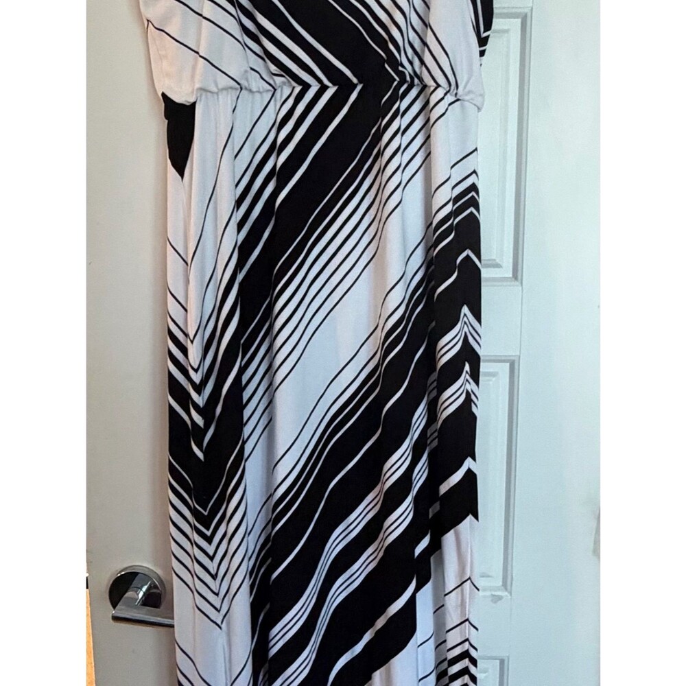 White House Black Market Black and White Diagonal Stripe Maxi Dress-Med